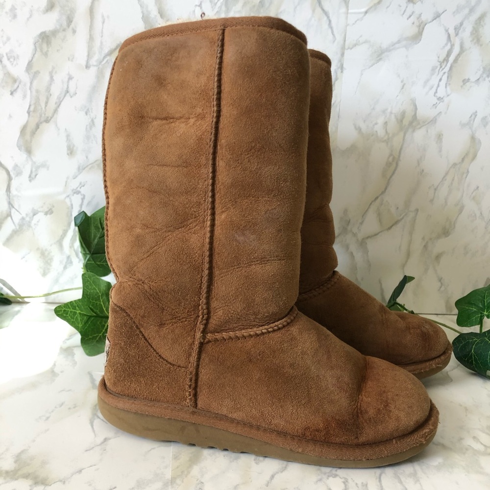 UGG Kids Classic ll Tall Boot, Chestnut Size 2